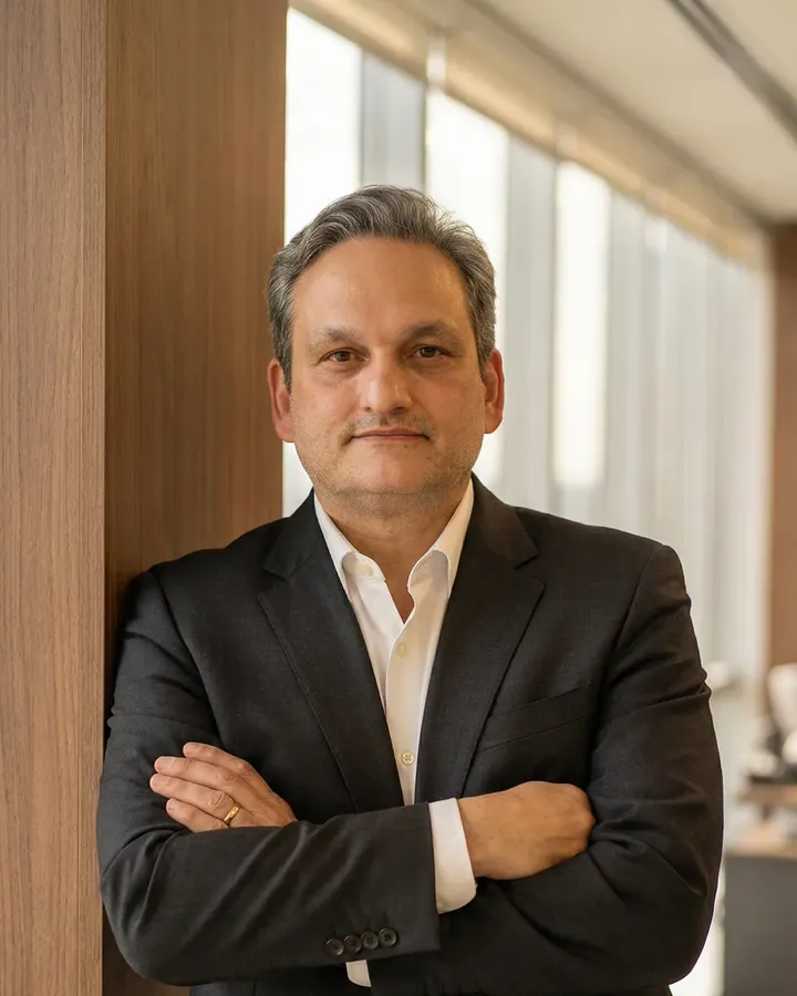 Dr. Marco González, Cirujano Plástico Certificado